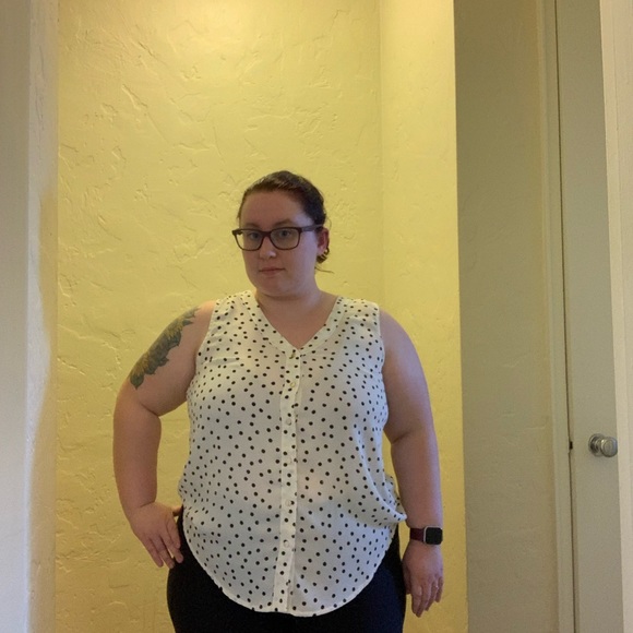 Maurices Button Down Dotted Tank Top Size L - Picture 4 of 9